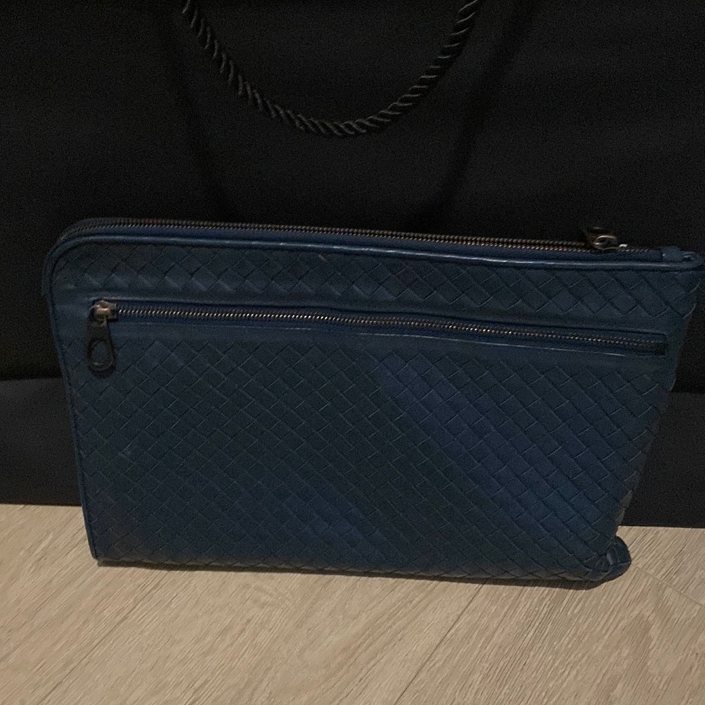 Bottega Veneta Cassette Pouch Intrecciato Leather Clutch | Dimensions: 13inx9in - Picture 3 of 8